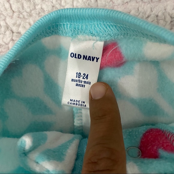 Baby Girl Footed Sleeper with Zip; Old Navy; 18-24 Months - Picture 4 of 7